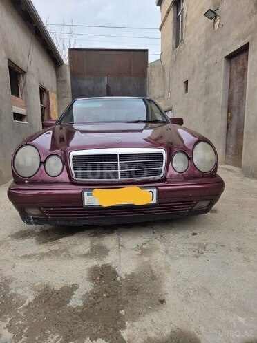 Mercedes E 200-1
