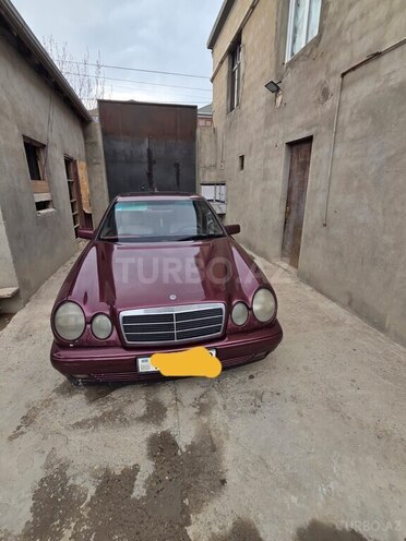 Mercedes E 200-3