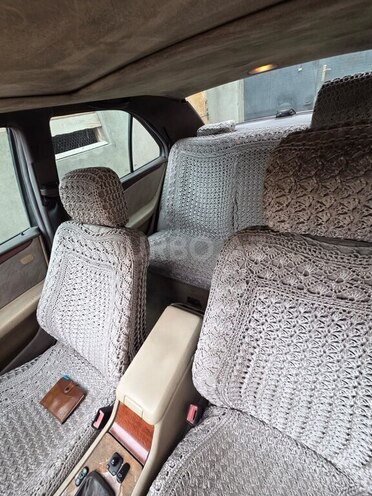 Mercedes E 200-11