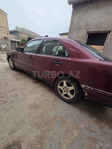 Mercedes E 200-4