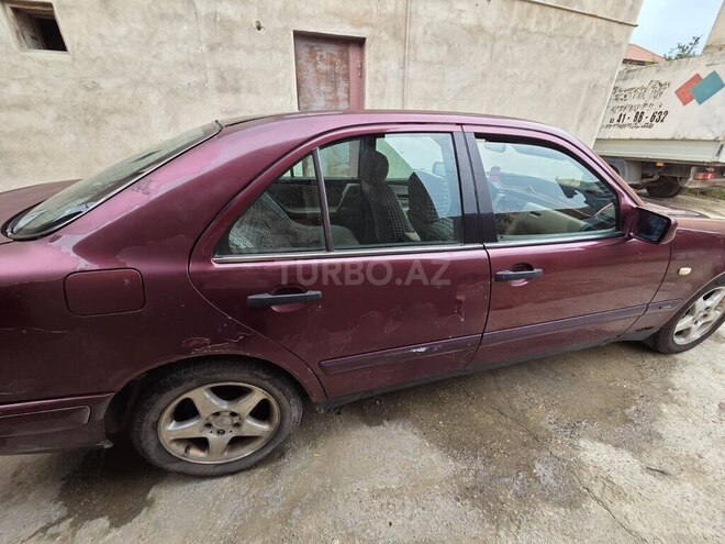 Mercedes E 200-10
