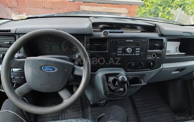 Ford Transit-6