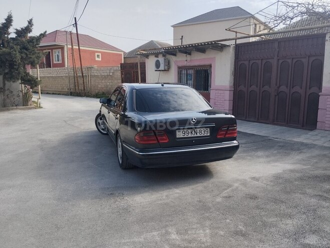 Mercedes E 320-4