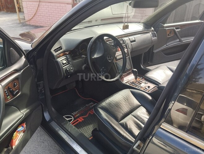 Mercedes E 320-8