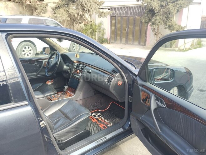 Mercedes E 320-7