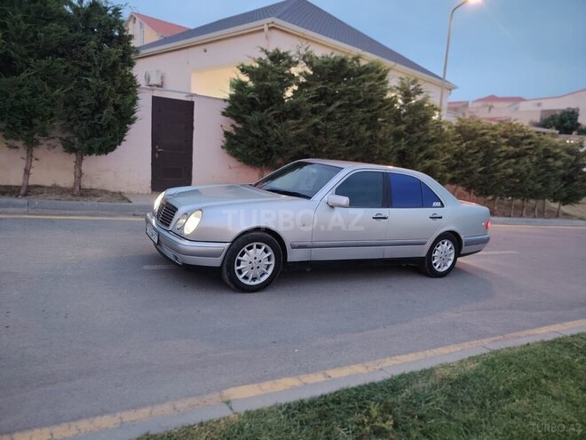 Mercedes E 240-2