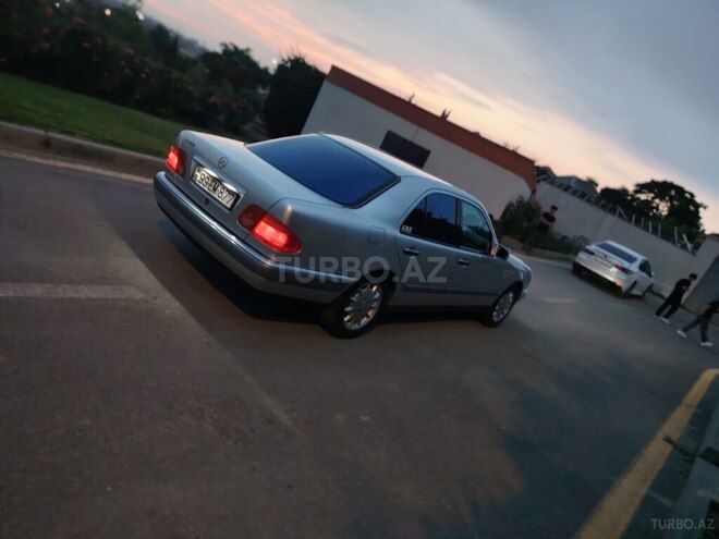 Mercedes E 240-3