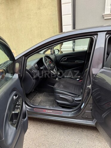 Kia Rio-7