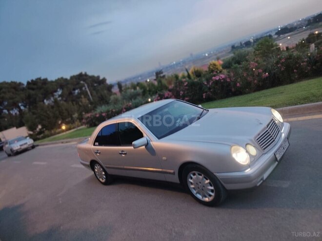 Mercedes E 240-4