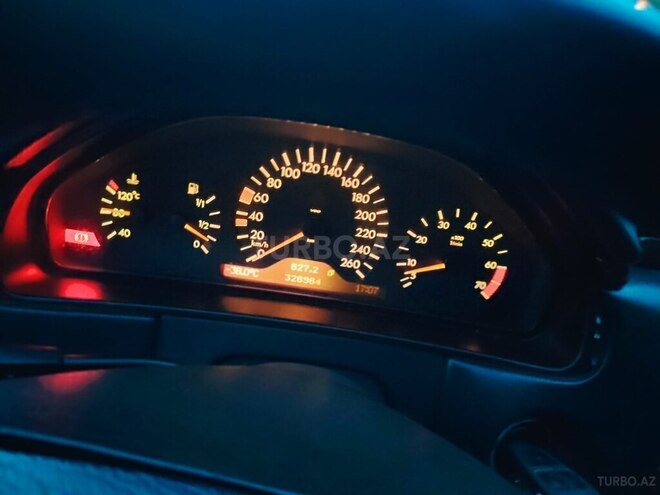 Mercedes E 240-7