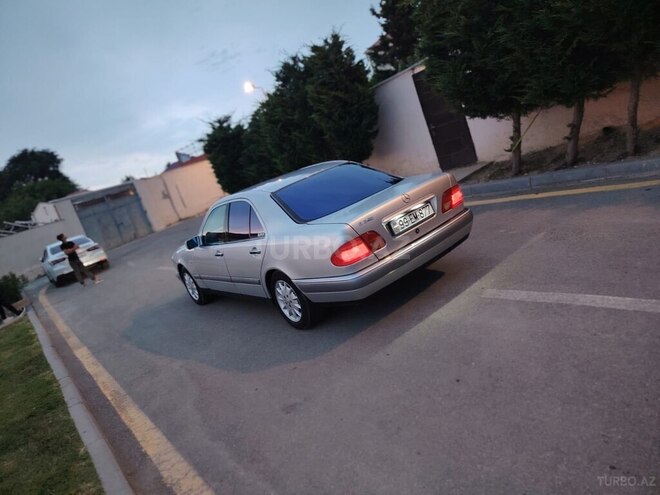 Mercedes E 240-6