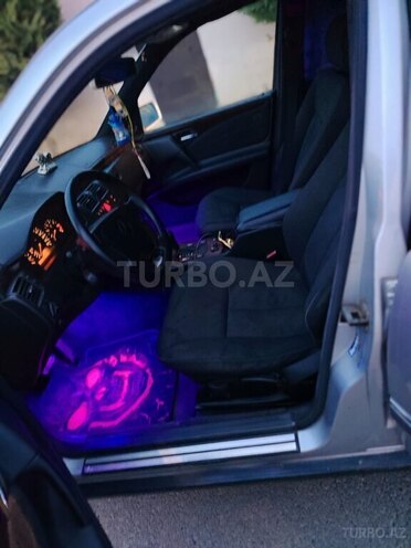 Mercedes E 240-13