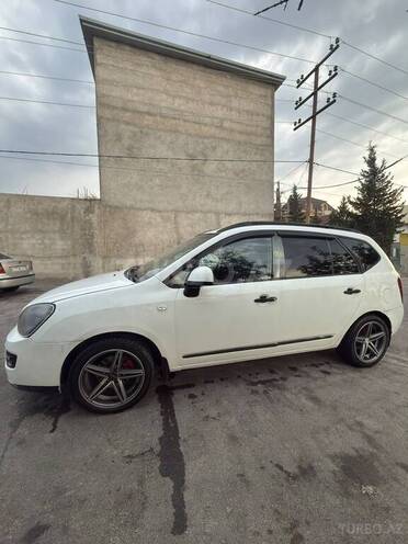 Kia Carens-3
