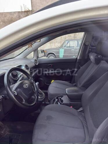 Kia Carens-9