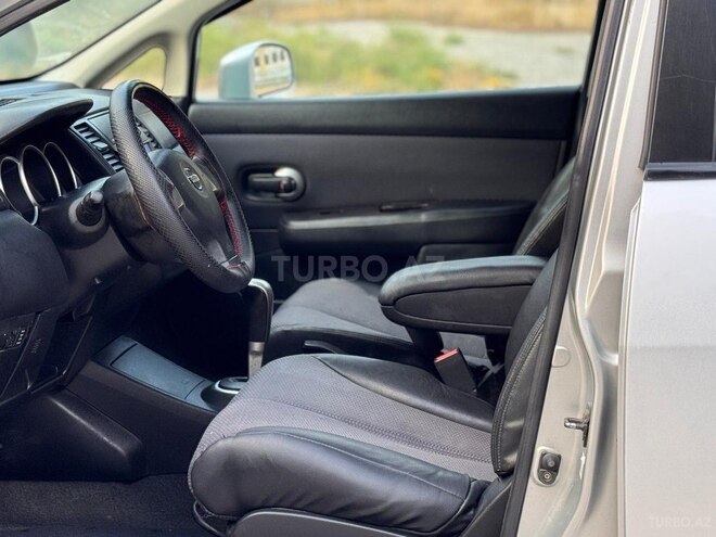 Nissan Tiida-11