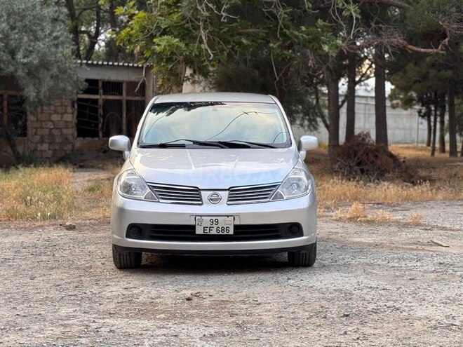 Nissan Tiida-4