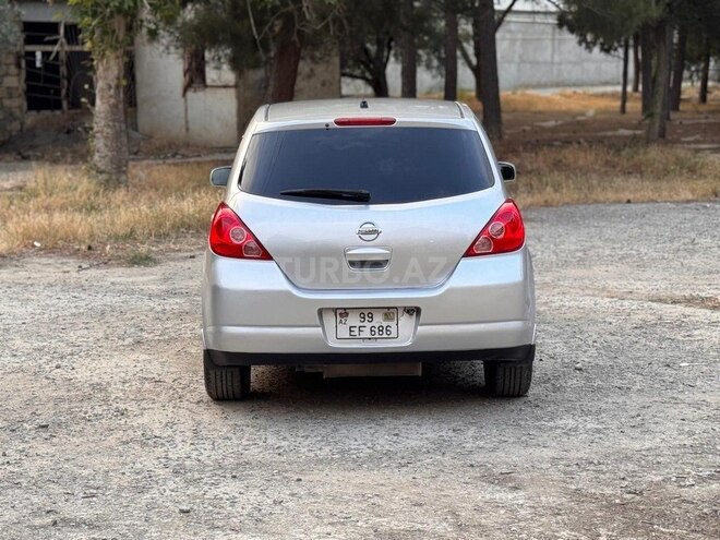 Nissan Tiida-9