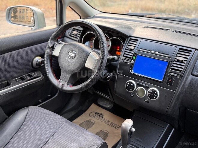 Nissan Tiida-14