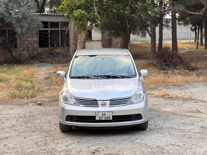 Nissan Tiida-5