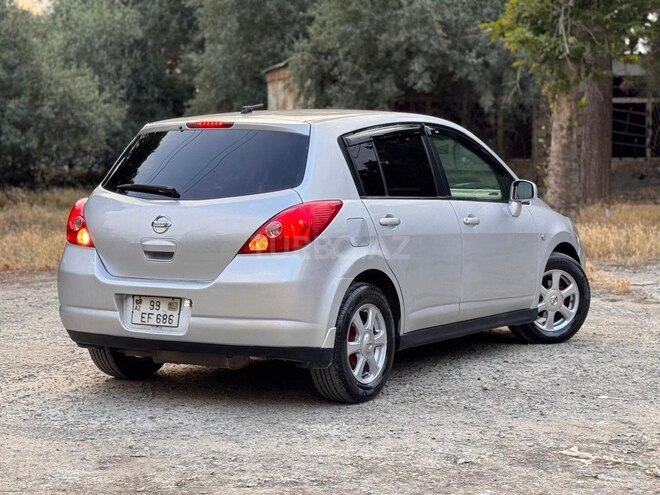 Nissan Tiida-6
