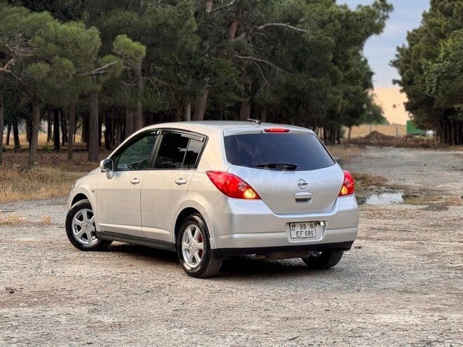 Nissan Tiida-7