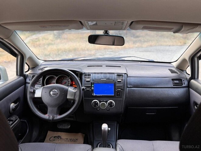 Nissan Tiida-15