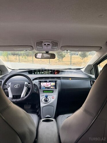Toyota Prius-4