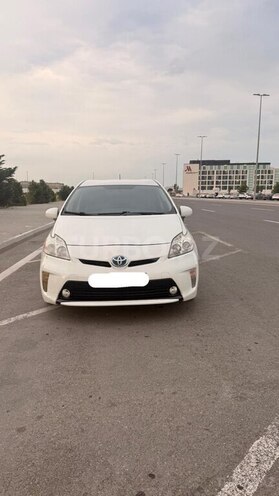 Toyota Prius-2