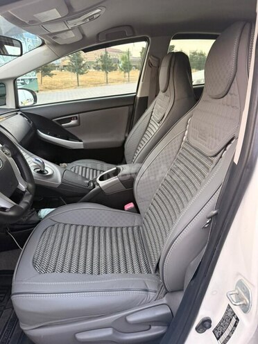 Toyota Prius-8