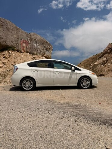 Toyota Prius-6