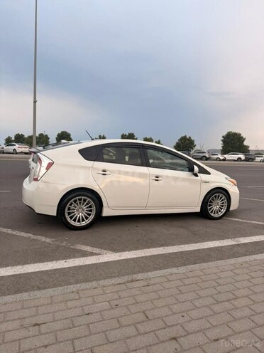 Toyota Prius-11
