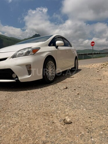 Toyota Prius-12