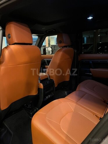 Land Rover Defender-10