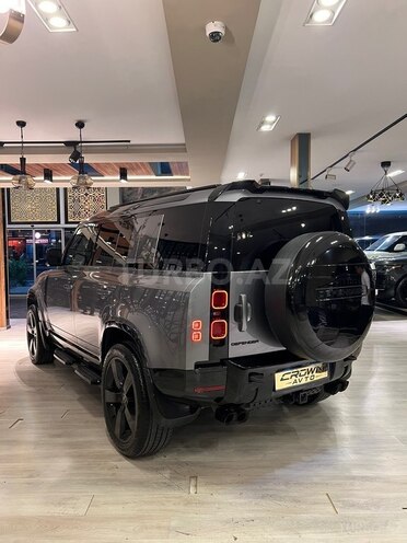 Land Rover Defender-7