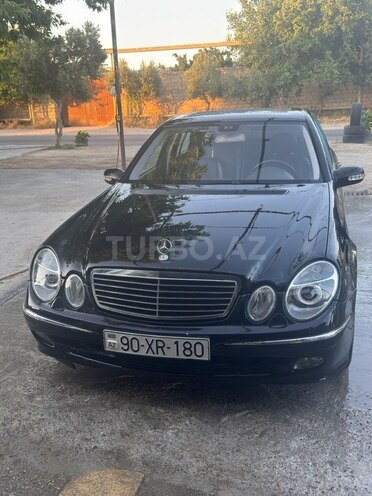 Mercedes E 320-1