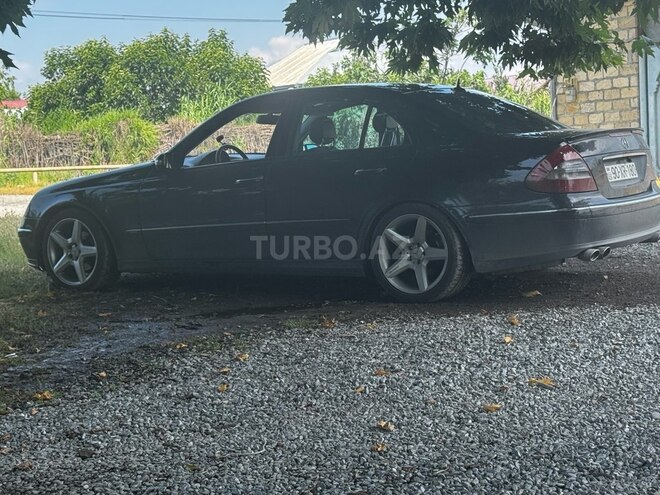 Mercedes E 320-11