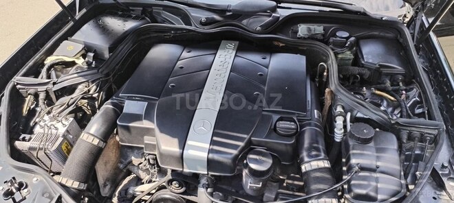 Mercedes E 320-17