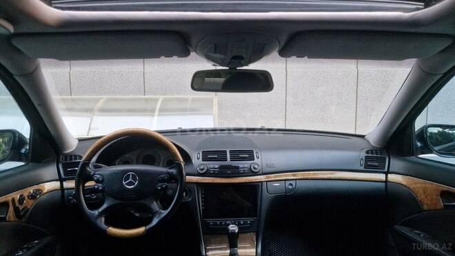 Mercedes E 270-6