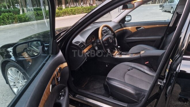 Mercedes E 270-12