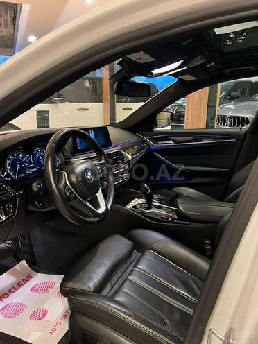 BMW 530e-10