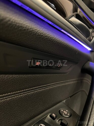 BMW 530e-13
