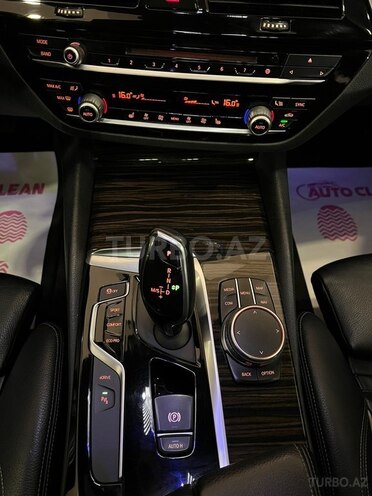 BMW 530e-12
