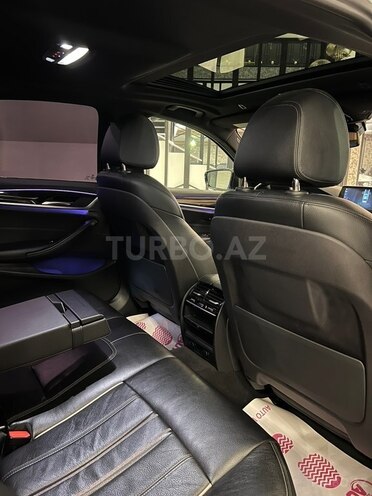BMW 530e-15