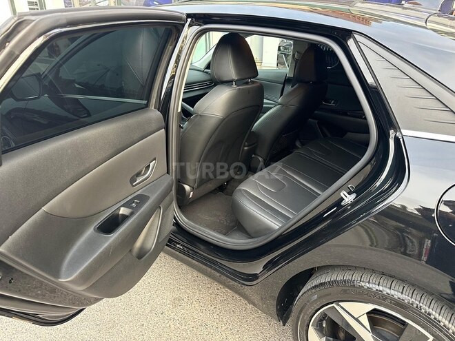 Hyundai Elantra-2