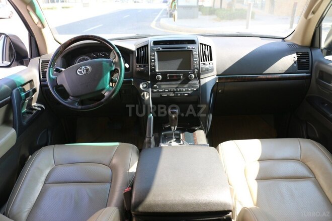 Toyota Land Cruiser-10