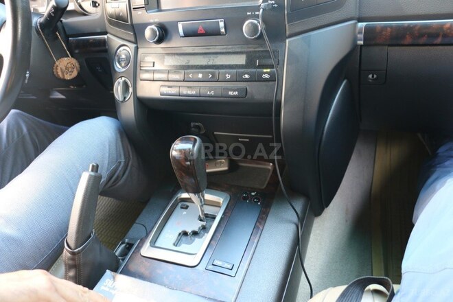 Toyota Land Cruiser-7