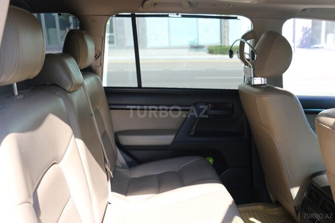 Toyota Land Cruiser-12