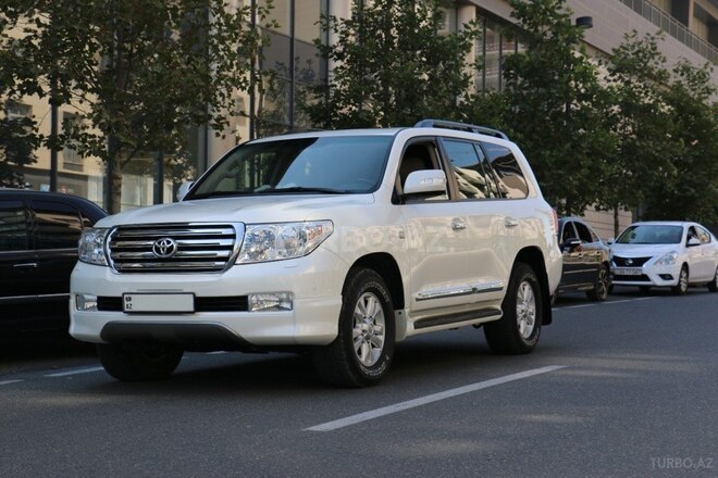 Toyota Land Cruiser-6