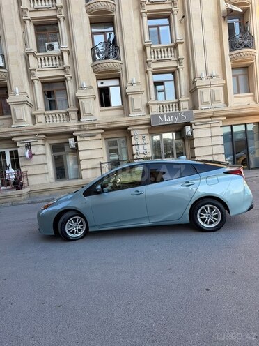 Toyota Prius-7