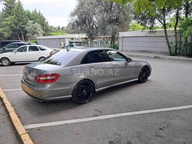 Mercedes E 220-2